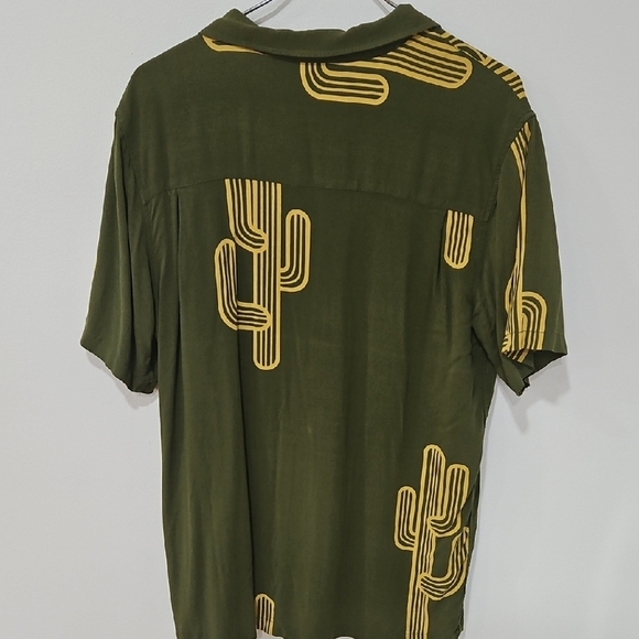 Molokai Men's Olive Cactus Print Casual Shirt - Picture 2 of 6